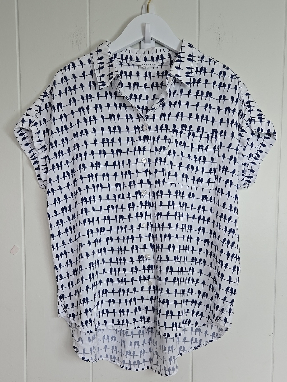 Jane + Delancey White Bird Print Casual Button Up Blouse Size Medium 100% Rayon